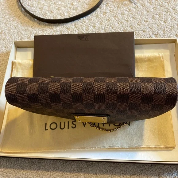 Eva Damier Clutch 🔥SOLD🔥 - Picture 7 of 12